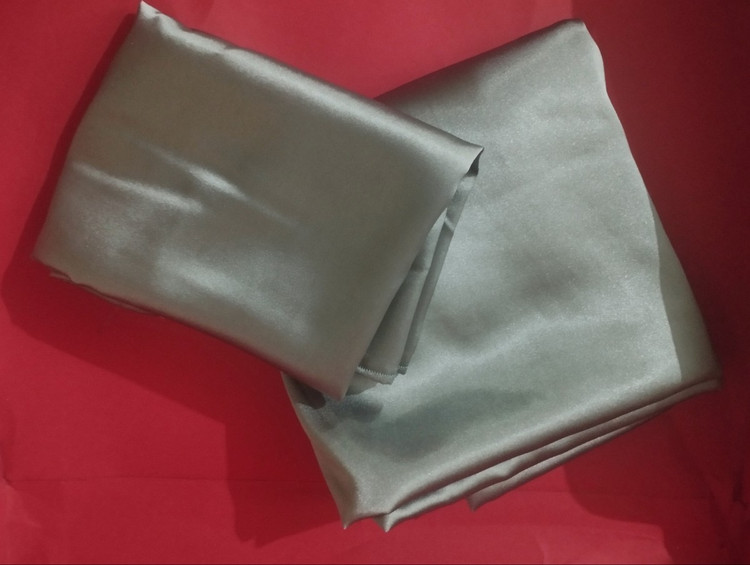 روسری و دستمال ساتن؛ اکسسوری زنانه برای مو و گردن - مزون یونا
