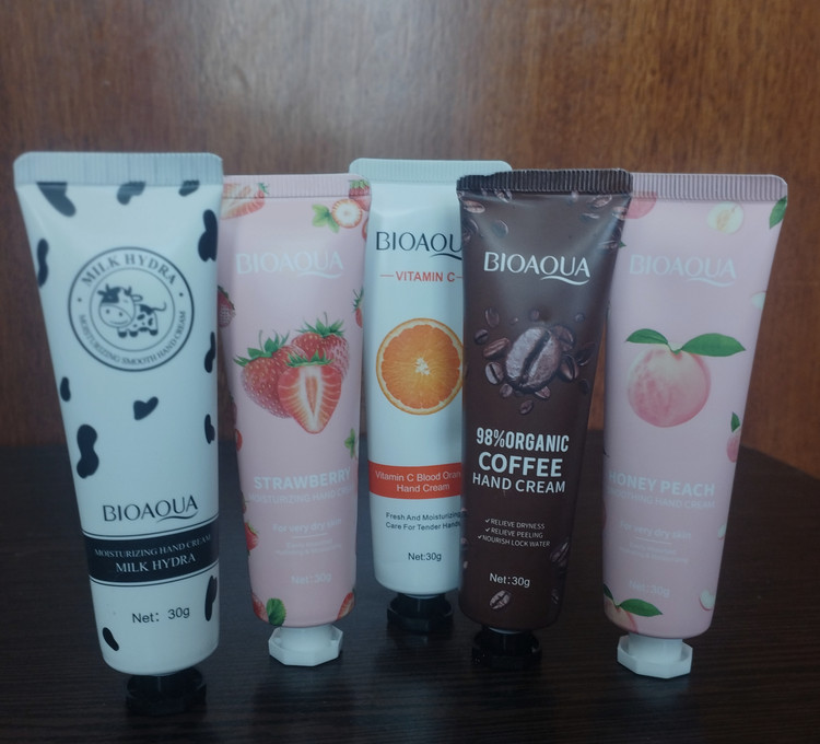 آبرسان پوست بیوآکوا (Bioaqua) مدل تیوپی ۳۰ گرمی؛ دارای رایحههای متنوع و جذاب - مزون یونا