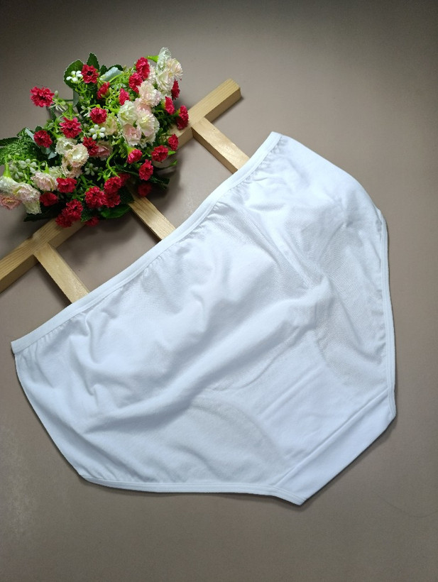 شورت 4XL زنانه برند UT سفید کیفیت عالی ضد حساسیت - مزون یونا
